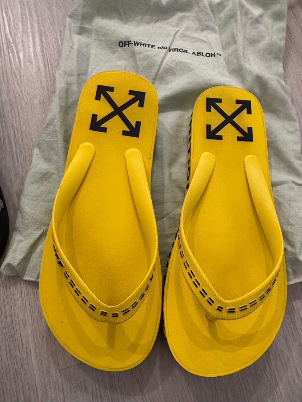 Off-White Yellow Arrow Logo Flip Sandals